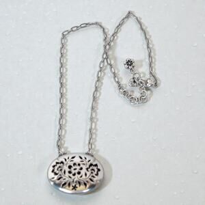 Brighton Retired Filigree Flower Cutout Pendant Necklace Silver Plated 17-18In
